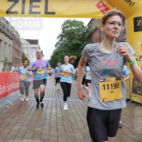 13.09.2026 - Kiel Lauf Yannick Fuchs http://msf.ph/oto/10435307 13.09.2026 09:49:12 Ziel 221, 1559, 1561, 2115, 2592, 2626, 2731, 2867, 3094, 4173, 4333, 6278, 8617, 8681, 9001, 10150, 11190, 11322, 11411, 11989, 11990, 467, 830, 1547, 2047, 2663, 2676, 2852, 2921, 3418, 3509, 3550, 3843, 4961, 5784, 6065, 6239, 6362, 6593, 7071, 7432, 7448, 8844, 9058, 9209, 9219, 9382, 9384, 9691, 10092, 10458, 10729, 10961, 11054, 11184, 11294, 11411, 11694, 12614, 784, 2065, 2327, 2919, 3785, 4363, 4364, 4376, 4711, 4962, 5404, 8869, 10145, 12492, 12632, 467, 1731, 7071 meine-sportfotos.de