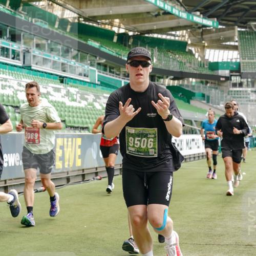 13.09.2026 - 21. swb-Marathon Bremen Michael Burmester http://msf.ph/oto/10435386 13.09.2026 13:05:25 Laufen im Stadion 178, 209, 217, 244, 323, 394, 430, 454, 534, 536, 565, 647, 784, 891, 900, 1073, 1239, 1243, 1274, 1307, 1308, 1373, 1380, 1456, 1533, 1581, 1627, 1653, 1656, 1687, 1780, 1914, 1932, 1941, 2023, 2076, 2089, 2126, 2241, 2244, 2265, 2301, 2310, 2355, 2369, 2393, 2430, 2452, 2464, 2602, 2723, 2742, 2764, 2867, 2872, 2891, 2910, 2919, 2957, 2959, 2985, 3028, 3030, 3115, 3217, 3278, 3320, 3343, 3419, 3425, 3444, 3485, 3521, 3796, 3909, 242 meine-sportfotos.de