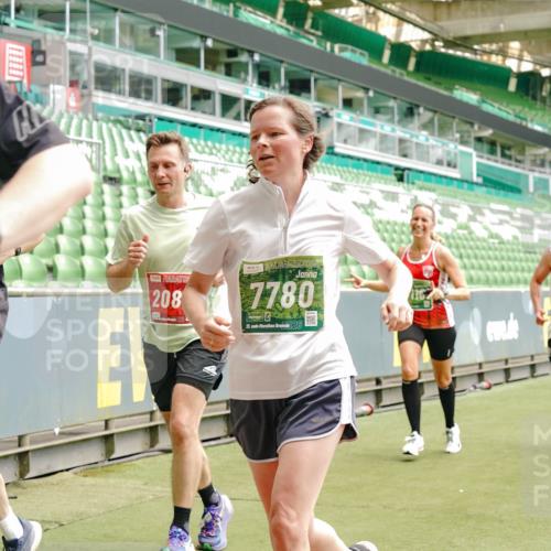 13.09.2026 - 21. swb-Marathon Bremen Michael Burmester http://msf.ph/oto/10435462 13.09.2026 13:05:26 Laufen im Stadion 109, 178, 217, 244, 323, 394, 430, 454, 534, 536, 565, 647, 784, 891, 900, 1073, 1239, 1243, 1274, 1307, 1308, 1373, 1380, 1456, 1533, 1581, 1627, 1653, 1656, 1687, 1780, 1914, 1932, 1941, 2023, 2076, 2089, 2126, 2241, 2244, 2265, 2301, 2310, 2355, 2369, 2393, 2430, 2452, 2464, 2602, 2723, 2742, 2764, 2867, 2872, 2891, 2910, 2919, 2957, 2959, 2985, 3028, 3030, 3115, 3217, 3278, 3320, 3343, 3419, 3425, 3444, 3485, 3521, 3796, 3909, 242 meine-sportfotos.de