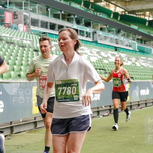 13.09.2026 - 21. swb-Marathon Bremen Michael Burmester http://msf.ph/oto/10435481 13.09.2026 13:05:27 Laufen im Stadion 109, 178, 217, 244, 323, 394, 430, 454, 534, 536, 565, 647, 784, 891, 900, 1073, 1239, 1243, 1274, 1307, 1308, 1373, 1380, 1456, 1533, 1581, 1627, 1653, 1656, 1687, 1780, 1914, 1932, 1941, 2023, 2076, 2089, 2126, 2241, 2244, 2265, 2301, 2310, 2355, 2369, 2393, 2430, 2452, 2464, 2602, 2723, 2742, 2764, 2867, 2872, 2891, 2910, 2919, 2957, 2959, 2985, 3028, 3030, 3115, 3217, 3278, 3320, 3343, 3419, 3425, 3444, 3485, 3521, 3796, 3909, 242 meine-sportfotos.de