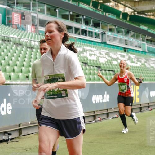 13.09.2026 - 21. swb-Marathon Bremen Michael Burmester http://msf.ph/oto/10435497 13.09.2026 13:05:27 Laufen im Stadion 109, 178, 217, 244, 323, 394, 430, 454, 534, 536, 565, 647, 784, 891, 900, 1073, 1239, 1243, 1274, 1307, 1308, 1373, 1380, 1456, 1533, 1581, 1627, 1653, 1656, 1687, 1780, 1914, 1932, 1941, 2023, 2076, 2089, 2126, 2241, 2244, 2265, 2301, 2310, 2355, 2369, 2393, 2430, 2452, 2464, 2602, 2723, 2742, 2764, 2867, 2872, 2891, 2910, 2919, 2957, 2959, 2985, 3028, 3030, 3115, 3217, 3278, 3320, 3343, 3419, 3425, 3444, 3485, 3521, 3796, 3909, 242 meine-sportfotos.de