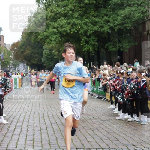 13.09.2026 - Kiel Lauf Yannick Fuchs http://msf.ph/oto/10435498 13.09.2026 09:49:31 Ziel 2065, 2327, 2919, 3785, 4363, 4376, 4711, 5404, 10145, 12492, 12632, 221, 784, 1559, 1561, 2115, 2592, 2626, 2731, 2867, 2919, 3094, 3418, 3550, 4173, 4333, 4364, 4961, 4962, 6065, 6278, 6593, 8617, 8681, 8844, 8869, 9001, 9058, 9219, 10150, 11190, 11294, 11322, 11411, 11989, 11990, 2066, 2110, 2366, 2976, 3571, 3687, 4067, 4125, 6359, 6658, 7606, 7641, 7884, 8128, 9944, 10105, 10159, 10229, 10565, 10990, 11973, 12045, 12560, 12749, 830, 3550, 4961, 6065 meine-sportfotos.de