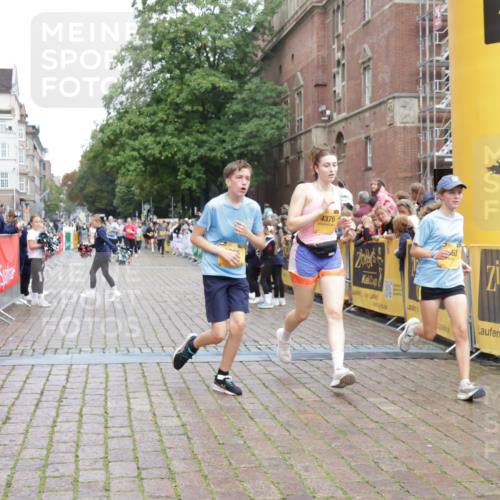 13.09.2026 - Kiel Lauf Yannick Fuchs http://msf.ph/oto/10435530 13.09.2026 09:49:34 Ziel 2065, 2327, 3785, 4363, 4376, 4711, 5404, 9944, 11973, 12492, 12632, 221, 784, 1559, 1561, 2115, 2327, 2592, 2626, 2731, 2867, 2919, 3094, 3785, 4173, 4333, 4364, 4961, 4962, 6278, 8617, 8681, 8844, 8869, 9001, 9058, 9219, 10145, 10150, 11190, 11322, 11411, 11989, 11990, 2066, 2110, 2366, 2976, 3571, 3687, 4067, 4125, 6359, 6658, 6706, 6707, 7606, 7641, 7884, 7937, 8128, 10105, 10159, 10229, 10565, 10990, 12045, 12047, 12560, 12749, 830, 3550, 4961, 6065, 11411 meine-sportfotos.de