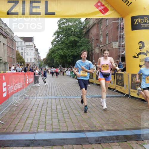 13.09.2026 - Kiel Lauf Yannick Fuchs http://msf.ph/oto/10435543 13.09.2026 09:49:34 Ziel 2065, 2327, 3785, 4363, 4376, 4711, 5404, 9944, 11973, 12492, 12632, 221, 784, 1559, 1561, 2115, 2327, 2592, 2626, 2731, 2867, 2919, 3094, 3785, 4173, 4333, 4364, 4961, 4962, 6278, 8617, 8681, 8844, 8869, 9001, 9058, 9219, 10145, 10150, 11190, 11322, 11411, 11989, 11990, 2066, 2110, 2366, 2976, 3571, 3687, 4067, 4125, 6359, 6658, 6706, 6707, 7606, 7641, 7884, 7937, 8128, 10105, 10159, 10229, 10565, 10990, 12045, 12047, 12560, 12749, 830, 3550, 4961, 6065, 11411 meine-sportfotos.de