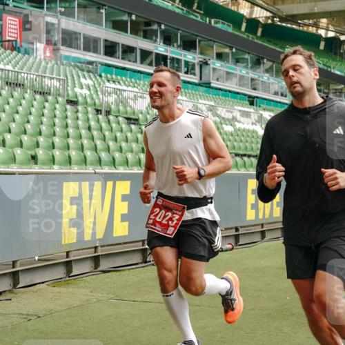 13.09.2026 - 21. swb-Marathon Bremen Michael Burmester http://msf.ph/oto/10435623 13.09.2026 13:05:28 Laufen im Stadion 109, 178, 217, 244, 287, 323, 394, 430, 454, 534, 536, 565, 578, 647, 784, 891, 900, 1073, 1239, 1243, 1274, 1307, 1308, 1373, 1380, 1456, 1533, 1581, 1627, 1653, 1656, 1687, 1780, 1914, 1932, 1941, 2023, 2076, 2089, 2126, 2241, 2244, 2265, 2301, 2310, 2355, 2369, 2393, 2430, 2452, 2464, 2602, 2723, 2742, 2764, 2867, 2872, 2891, 2910, 2919, 2957, 2959, 2985, 3028, 3030, 3115, 3217, 3278, 3320, 3343, 3419, 3425, 3444, 3485, 3521, 3796, 3909 meine-sportfotos.de