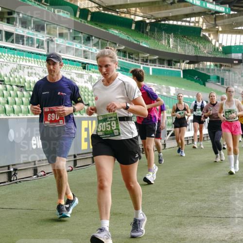 13.09.2026 - 21. swb-Marathon Bremen Michael Burmester http://msf.ph/oto/10435705 13.09.2026 13:34:23 Laufen im Stadion 155, 170, 193, 368, 428, 496, 594, 679, 709, 765, 916, 1001, 1026, 1048, 1051, 1098, 1280, 1321, 1396, 1444, 1553, 1557, 1560, 1607, 1661, 1703, 1760, 1772, 1784, 1827, 1965, 1992, 1996, 2077, 2132, 2226, 2335, 2338, 2399, 2400, 2451, 2479, 2511, 2515, 2543, 2641, 2718, 2735, 2757, 2787, 2791, 2982, 3179, 3191, 3345, 3443, 3503, 3547, 3577, 3601, 3614, 3660, 3708, 3709, 3720, 3797, 3875, 3904, 3911, 3914, 3952, 4001, 4014, 4500, 4546, 4561, 5151 meine-sportfotos.de