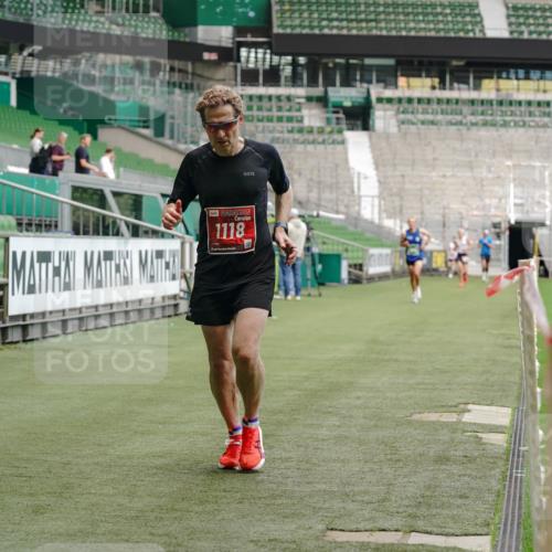 13.09.2026 - 21. swb-Marathon Bremen Michael Burmester http://msf.ph/oto/10435710 13.09.2026 12:38:08 Laufen im Stadion 277, 346, 466, 658, 895, 901, 1090, 1118, 1248, 1320, 1323, 1385, 1472, 1485, 1583, 1587, 1604, 1754, 1911, 2073, 2141, 2352, 2585, 2670, 3080, 3606, 3617, 5160, 5163, 6112, 7244, 7650, 8077, 8081, 8729, 9399, 9522, 9617, 250, 272, 299, 525, 919, 1089, 1212, 1875, 2072, 5428 meine-sportfotos.de