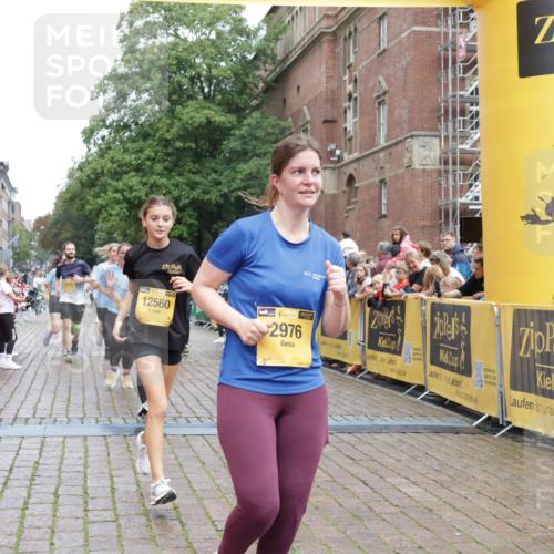 13.09.2026 - Kiel Lauf Yannick Fuchs http://msf.ph/oto/10435716 13.09.2026 09:49:49 Ziel 2066, 2110, 2366, 2976, 3571, 3687, 4067, 4125, 6359, 6658, 6706, 6707, 7606, 7641, 7884, 7937, 8128, 10105, 10159, 10229, 10565, 10990, 11973, 12045, 12047, 12560, 12749, 784, 2065, 2115, 2327, 2626, 2731, 2919, 3785, 4173, 4363, 4364, 4376, 4711, 4962, 5404, 8617, 8869, 9944, 10145, 11973, 11989, 11990, 12492, 12632, 639, 951, 1033, 1796, 3042, 3602, 3914, 4856, 5619, 5791, 7142, 8584, 8585, 8589, 8790, 8890, 9122, 9780, 10074, 10108, 10178, 10487, 10491, 12462 meine-sportfotos.de