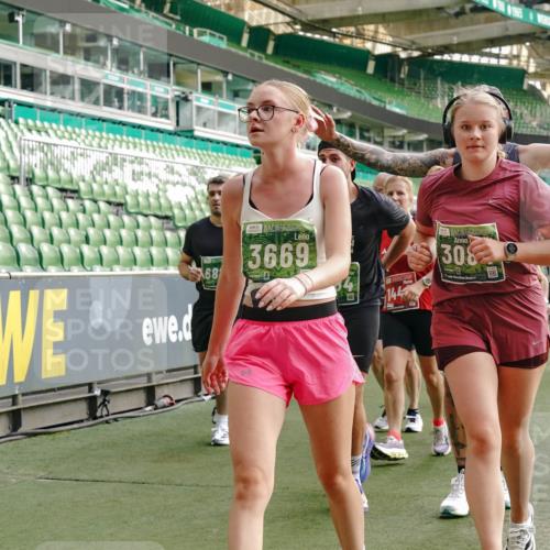 13.09.2026 - 21. swb-Marathon Bremen Michael Burmester http://msf.ph/oto/10435776 13.09.2026 13:34:31 Laufen im Stadion 155, 170, 193, 368, 428, 462, 496, 594, 679, 709, 765, 916, 1001, 1026, 1048, 1051, 1098, 1280, 1321, 1396, 1444, 1553, 1557, 1560, 1607, 1661, 1703, 1760, 1772, 1784, 1827, 1965, 1992, 1996, 2077, 2132, 2226, 2335, 2338, 2399, 2400, 2451, 2479, 2511, 2515, 2543, 2641, 2718, 2735, 2757, 2787, 2791, 2894, 2982, 3179, 3191, 3345, 3406, 3443, 3503, 3547, 3577, 3614, 3660, 3708, 3709, 3720, 3797, 3875, 3904, 3911, 3914, 3952, 4001, 4014, 4500, 4546, 4561, 5151, 5229 meine-sportfotos.de
