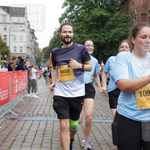 13.09.2026 - Kiel Lauf Yannick Fuchs http://msf.ph/oto/10435794 13.09.2026 09:49:53 Ziel 2066, 2976, 3571, 3687, 3914, 4125, 5791, 6359, 6658, 6706, 6707, 7606, 7884, 7937, 10105, 10159, 10178, 10229, 10565, 10990, 12047, 12462, 12560, 12749, 784, 2065, 2110, 2327, 2366, 2919, 3687, 3785, 4067, 4363, 4364, 4376, 4711, 4962, 5404, 7641, 8128, 8869, 9944, 10145, 10159, 11973, 12045, 12492, 12632, 639, 951, 1033, 1796, 3042, 3602, 4856, 5619, 7142, 7864, 8042, 8584, 8585, 8589, 8790, 8890, 9122, 9683, 9780, 10074, 10108, 10487, 10491, 10548, 2919 meine-sportfotos.de