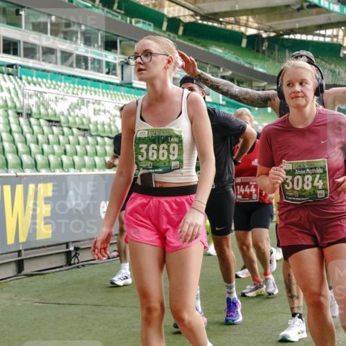 13.09.2026 - 21. swb-Marathon Bremen Michael Burmester http://msf.ph/oto/10435796 13.09.2026 13:34:31 Laufen im Stadion 155, 170, 193, 368, 428, 462, 496, 594, 679, 709, 765, 916, 1001, 1026, 1048, 1051, 1098, 1280, 1321, 1396, 1444, 1553, 1557, 1560, 1607, 1661, 1703, 1760, 1772, 1784, 1827, 1965, 1992, 1996, 2077, 2132, 2226, 2335, 2338, 2399, 2400, 2451, 2479, 2511, 2515, 2543, 2641, 2718, 2735, 2757, 2787, 2791, 2894, 2982, 3179, 3191, 3345, 3406, 3443, 3503, 3547, 3577, 3614, 3660, 3708, 3709, 3720, 3797, 3875, 3904, 3911, 3914, 3952, 4001, 4014, 4500, 4546, 4561, 5151, 5229 meine-sportfotos.de