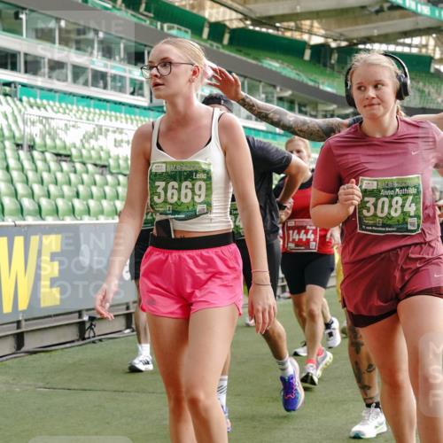 13.09.2026 - 21. swb-Marathon Bremen Michael Burmester http://msf.ph/oto/10435810 13.09.2026 13:34:31 Laufen im Stadion 155, 170, 193, 368, 428, 462, 496, 594, 679, 709, 765, 916, 1001, 1026, 1048, 1051, 1098, 1280, 1321, 1396, 1444, 1553, 1557, 1560, 1607, 1661, 1703, 1760, 1772, 1784, 1827, 1965, 1992, 1996, 2077, 2132, 2226, 2335, 2338, 2399, 2400, 2451, 2479, 2511, 2515, 2543, 2641, 2718, 2735, 2757, 2787, 2791, 2894, 2982, 3179, 3191, 3345, 3406, 3443, 3503, 3547, 3577, 3614, 3660, 3708, 3709, 3720, 3797, 3875, 3904, 3911, 3914, 3952, 4001, 4014, 4500, 4546, 4561, 5151, 5229 meine-sportfotos.de
