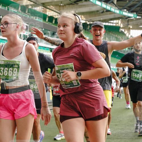 13.09.2026 - 21. swb-Marathon Bremen Michael Burmester http://msf.ph/oto/10435820 13.09.2026 13:34:32 Laufen im Stadion 155, 170, 193, 368, 428, 462, 496, 594, 679, 709, 765, 916, 1001, 1026, 1048, 1051, 1098, 1280, 1321, 1396, 1444, 1553, 1557, 1560, 1607, 1661, 1703, 1760, 1772, 1784, 1827, 1965, 1992, 1996, 2077, 2132, 2226, 2335, 2338, 2399, 2400, 2451, 2479, 2511, 2515, 2543, 2641, 2718, 2735, 2757, 2787, 2791, 2894, 2982, 3179, 3191, 3345, 3406, 3443, 3503, 3547, 3577, 3614, 3660, 3708, 3709, 3720, 3797, 3875, 3904, 3911, 3914, 3952, 4001, 4014, 4500, 4546, 4561, 5151, 5229 meine-sportfotos.de
