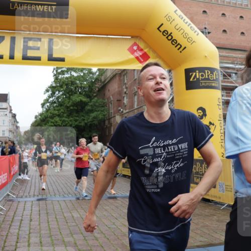13.09.2026 - Kiel Lauf Yannick Fuchs http://msf.ph/oto/10435821 13.09.2026 09:49:55 Ziel 1033, 2066, 3571, 3914, 4125, 5791, 6359, 6658, 6706, 6707, 7606, 7884, 7937, 9122, 10105, 10178, 10229, 10565, 10990, 12047, 12462, 12560, 12749, 2065, 2110, 2327, 2366, 2919, 2976, 3687, 3785, 4067, 4363, 4376, 4711, 5404, 7641, 8128, 8869, 9944, 10145, 10159, 11973, 12045, 12492, 12632, 639, 951, 1366, 1796, 3042, 3602, 4856, 5535, 5619, 7142, 7864, 8042, 8584, 8585, 8589, 8790, 8890, 9683, 9780, 9793, 10074, 10108, 10487, 10491, 10548, 2919 meine-sportfotos.de