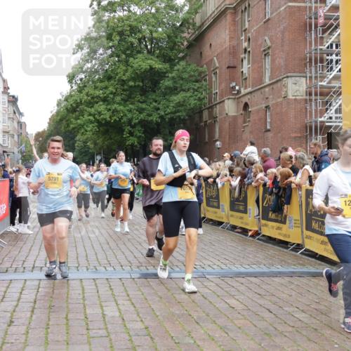 13.09.2026 - Kiel Lauf Yannick Fuchs http://msf.ph/oto/10435859 13.09.2026 09:50:00 Ziel 639, 951, 1033, 1796, 3042, 3602, 3914, 4856, 5791, 6359, 6706, 6707, 7142, 7937, 8584, 8585, 8589, 8790, 8890, 9122, 9780, 10105, 10178, 11814, 12047, 12462, 2065, 2066, 2110, 2366, 2976, 3571, 3687, 4067, 4125, 4363, 4376, 4711, 5404, 6359, 6658, 7606, 7641, 7884, 8128, 9944, 10105, 10159, 10229, 10565, 10990, 11973, 12045, 12492, 12560, 12632, 12749, 1366, 5254, 5535, 5619, 7864, 8023, 8042, 9683, 9793, 10074, 10108, 10487, 10491, 10548, 2327, 2919 meine-sportfotos.de