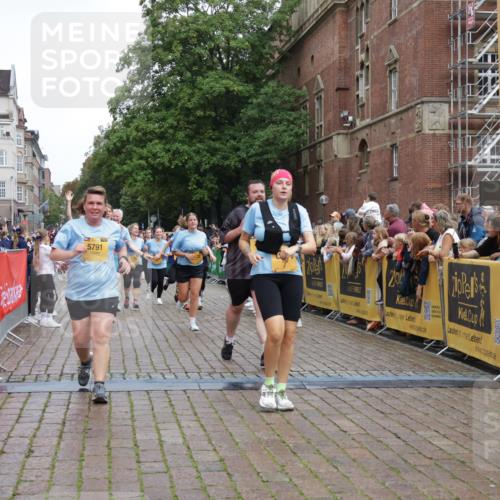 13.09.2026 - Kiel Lauf Yannick Fuchs http://msf.ph/oto/10435863 13.09.2026 09:50:01 Ziel 639, 951, 1033, 1796, 3042, 3602, 3914, 4856, 5791, 6706, 6707, 7142, 7937, 8584, 8585, 8589, 8790, 8890, 9122, 9780, 10074, 10178, 11565, 11814, 12047, 12462, 2065, 2066, 2110, 2366, 2976, 3571, 3687, 4067, 4125, 4363, 4376, 6359, 6658, 7606, 7641, 7884, 8128, 9944, 10105, 10159, 10229, 10565, 10990, 11973, 12045, 12492, 12560, 12749, 1366, 5184, 5254, 5535, 5619, 7864, 8023, 8042, 9683, 9793, 10108, 10487, 10491, 10548, 2327, 2919 meine-sportfotos.de