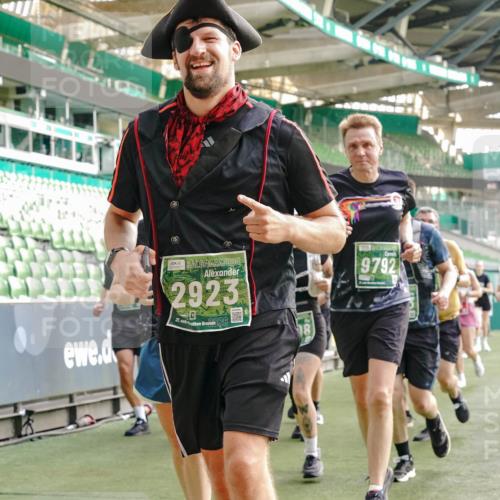 13.09.2026 - 21. swb-Marathon Bremen Michael Burmester http://msf.ph/oto/10435961 13.09.2026 13:34:56 Laufen im Stadion 170, 193, 368, 428, 462, 496, 679, 709, 916, 1026, 1048, 1098, 1280, 1321, 1396, 1444, 1553, 1557, 1560, 1607, 1661, 1703, 1760, 1772, 1784, 1827, 1965, 1974, 1977, 1992, 1996, 2335, 2338, 2451, 2479, 2511, 2515, 2543, 2641, 2650, 2735, 2757, 2787, 2789, 2791, 2894, 2982, 3090, 3179, 3191, 3345, 3406, 3443, 3503, 3547, 3577, 3660, 3708, 3709, 3720, 3801, 3875, 3904, 3911, 3914, 3952, 4001, 4014, 4200, 4290, 4500, 4546, 4561, 4880, 4967, 5000, 5151, 5229 meine-sportfotos.de