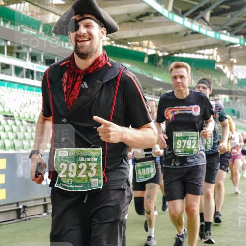 13.09.2026 - 21. swb-Marathon Bremen Michael Burmester http://msf.ph/oto/10435980 13.09.2026 13:34:56 Laufen im Stadion 170, 193, 368, 428, 462, 496, 679, 709, 916, 1026, 1048, 1098, 1280, 1321, 1396, 1444, 1553, 1557, 1560, 1607, 1661, 1703, 1760, 1772, 1784, 1827, 1965, 1974, 1977, 1992, 1996, 2335, 2338, 2451, 2479, 2511, 2515, 2543, 2641, 2650, 2735, 2757, 2787, 2789, 2791, 2894, 2982, 3090, 3179, 3191, 3345, 3406, 3443, 3503, 3547, 3577, 3660, 3708, 3709, 3720, 3801, 3875, 3904, 3911, 3914, 3952, 4001, 4014, 4200, 4290, 4500, 4546, 4561, 4880, 4967, 5000, 5151, 5229 meine-sportfotos.de