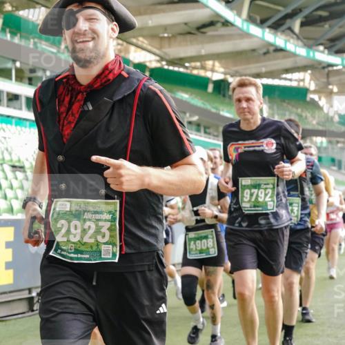 13.09.2026 - 21. swb-Marathon Bremen Michael Burmester http://msf.ph/oto/10435984 13.09.2026 13:34:56 Laufen im Stadion 170, 193, 368, 428, 462, 496, 679, 709, 916, 1026, 1048, 1098, 1280, 1321, 1396, 1444, 1553, 1557, 1560, 1607, 1661, 1703, 1760, 1772, 1784, 1827, 1965, 1974, 1977, 1992, 1996, 2335, 2338, 2451, 2479, 2511, 2515, 2543, 2641, 2650, 2735, 2757, 2787, 2789, 2791, 2894, 2982, 3090, 3179, 3191, 3345, 3406, 3443, 3503, 3547, 3577, 3660, 3708, 3709, 3720, 3801, 3875, 3904, 3911, 3914, 3952, 4001, 4014, 4200, 4290, 4500, 4546, 4561, 4880, 4967, 5000, 5151, 5229 meine-sportfotos.de