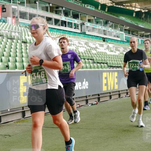 13.09.2026 - 21. swb-Marathon Bremen Michael Burmester http://msf.ph/oto/10436049 13.09.2026 13:35:04 Laufen im Stadion 170, 193, 368, 428, 462, 496, 657, 679, 709, 916, 1026, 1048, 1098, 1280, 1321, 1396, 1444, 1553, 1557, 1560, 1607, 1661, 1703, 1726, 1760, 1772, 1784, 1827, 1965, 1974, 1977, 1992, 1996, 2335, 2338, 2451, 2479, 2511, 2515, 2543, 2578, 2641, 2650, 2735, 2757, 2787, 2789, 2791, 2894, 3090, 3179, 3191, 3345, 3406, 3443, 3472, 3503, 3547, 3555, 3577, 3660, 3708, 3709, 3720, 3801, 3875, 3904, 3911, 3914, 4001, 4014, 4200, 4290, 4500, 4546, 4561, 4880, 4967, 5000, 5151, 5229, 6669 meine-sportfotos.de