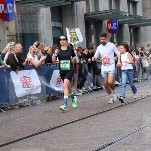 13.09.2026 - 21. swb-Marathon Bremen Strokosch-Dieckow http://msf.ph/oto/10436126 13.09.2026 13:14:19 Ziel 199, 376, 615, 616, 1043, 1125, 1455, 1492, 1814, 2251, 2847, 2971, 2997, 3012, 3057, 3085, 3175, 3821, 3834, 4097, 4246, 4569, 4586, 4685, 5239, 5649, 5794, 5836, 5962, 6130, 6472, 6506, 7117, 7251, 7782, 7826, 8366, 8409, 8456, 9242, 9868, 10016, 107, 235, 469, 1433, 1542, 1613, 1998, 2043, 2084, 2203, 2701, 2824, 2913, 2922, 3545, 4452, 4728, 5593, 5610, 5986, 6145, 7029, 7435, 7591, 7659, 7963, 8118, 8886, 8919, 9426, 9783, 10105 meine-sportfotos.de