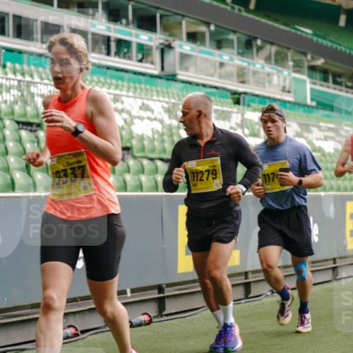 13.09.2026 - 21. swb-Marathon Bremen Michael Burmester http://msf.ph/oto/10436135 13.09.2026 10:26:08 Laufen im Stadion 10143, 10210, 10214, 10228, 10312, 10318, 10319, 10336, 10337, 10342, 10346, 10352, 10358, 10398, 10436, 10445, 10447, 10454, 10456, 10464, 10504, 10536, 10541, 10583, 10593, 10632, 10735, 10742, 10775, 10806, 10807, 10816, 10861, 10866, 10873, 10987, 10988, 10992, 11015, 11019, 11020, 11063, 11088, 11108, 11130, 11135, 11155, 11187, 11199, 11209, 11232, 11265, 11279, 11312, 11375, 11447, 11468, 11527, 11607, 11615, 11704, 11758, 11948, 12281, 12406, 12426 meine-sportfotos.de