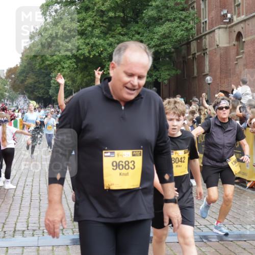 13.09.2026 - Kiel Lauf Yannick Fuchs http://msf.ph/oto/10436176 13.09.2026 09:50:17 Ziel 1366, 5184, 5254, 5535, 5619, 7864, 8023, 8042, 9549, 9683, 9793, 10108, 10487, 10491, 10548, 10653, 639, 951, 1033, 1796, 2066, 2110, 2366, 2976, 3042, 3571, 3602, 3687, 3914, 4067, 4125, 4856, 5791, 6359, 6658, 6706, 6707, 7142, 7606, 7641, 7884, 7937, 8128, 8584, 8585, 8589, 8790, 8890, 9122, 9780, 10074, 10105, 10159, 10178, 10229, 10565, 10990, 11565, 11814, 12047, 12462, 12560, 12749, 1545, 2811, 2816, 3289, 3561, 3698, 4229, 5596, 5851, 8407 meine-sportfotos.de
