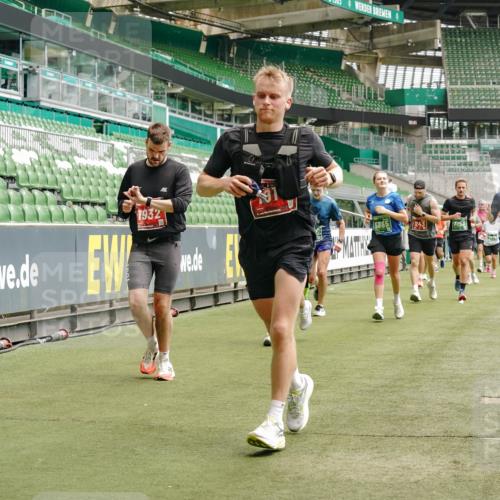 13.09.2026 - 21. swb-Marathon Bremen Michael Burmester http://msf.ph/oto/10436189 13.09.2026 13:05:39 Laufen im Stadion 109, 178, 217, 244, 287, 303, 323, 394, 430, 454, 534, 536, 565, 578, 613, 647, 784, 891, 900, 1073, 1239, 1243, 1274, 1307, 1308, 1365, 1373, 1380, 1456, 1533, 1574, 1581, 1627, 1656, 1687, 1780, 1823, 1909, 1914, 1932, 1941, 2023, 2076, 2089, 2126, 2241, 2244, 2265, 2301, 2310, 2355, 2356, 2369, 2393, 2430, 2452, 2464, 2602, 2723, 2742, 2764, 2867, 2872, 2910, 2919, 2957, 2959, 2985, 3028, 3030, 3115, 3217, 3278, 3320, 3343, 3419, 3444, 3485, 3521, 3796, 3909 meine-sportfotos.de