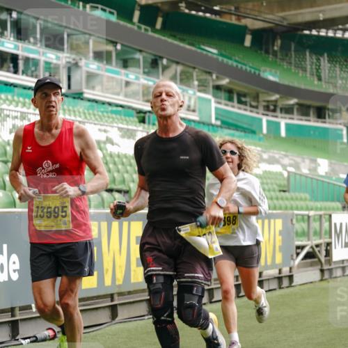 13.09.2026 - 21. swb-Marathon Bremen Michael Burmester http://msf.ph/oto/10436223 13.09.2026 10:26:10 Laufen im Stadion 10143, 10210, 10214, 10228, 10289, 10312, 10318, 10319, 10336, 10342, 10346, 10352, 10358, 10398, 10436, 10445, 10447, 10454, 10456, 10464, 10504, 10536, 10541, 10583, 10593, 10632, 10735, 10742, 10775, 10806, 10807, 10816, 10861, 10866, 10873, 10987, 10988, 10992, 11015, 11019, 11020, 11063, 11088, 11108, 11130, 11135, 11155, 11187, 11199, 11209, 11232, 11265, 11279, 11312, 11375, 11447, 11468, 11527, 11607, 11615, 11704, 11758, 11948, 12406, 12426 meine-sportfotos.de