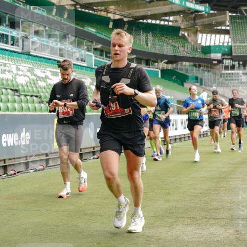 13.09.2026 - 21. swb-Marathon Bremen Michael Burmester http://msf.ph/oto/10436247 13.09.2026 13:05:39 Laufen im Stadion 109, 178, 217, 244, 287, 303, 323, 394, 430, 454, 534, 536, 565, 578, 613, 647, 784, 891, 900, 1073, 1239, 1243, 1274, 1307, 1308, 1365, 1373, 1380, 1456, 1533, 1574, 1581, 1627, 1656, 1687, 1780, 1823, 1909, 1914, 1932, 1941, 2023, 2076, 2089, 2126, 2241, 2244, 2265, 2301, 2310, 2355, 2356, 2369, 2393, 2430, 2452, 2464, 2602, 2723, 2742, 2764, 2867, 2872, 2910, 2919, 2957, 2959, 2985, 3028, 3030, 3115, 3217, 3278, 3320, 3343, 3419, 3444, 3485, 3521, 3796, 3909 meine-sportfotos.de