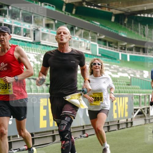 13.09.2026 - 21. swb-Marathon Bremen Michael Burmester http://msf.ph/oto/10436255 13.09.2026 10:26:10 Laufen im Stadion 10143, 10210, 10214, 10228, 10289, 10312, 10318, 10319, 10336, 10342, 10346, 10352, 10358, 10398, 10436, 10445, 10447, 10454, 10456, 10464, 10504, 10536, 10541, 10583, 10593, 10632, 10735, 10742, 10775, 10806, 10807, 10816, 10861, 10866, 10873, 10987, 10988, 10992, 11015, 11019, 11020, 11063, 11088, 11108, 11130, 11135, 11155, 11187, 11199, 11209, 11232, 11265, 11279, 11312, 11375, 11447, 11468, 11527, 11607, 11615, 11704, 11758, 11948, 12406, 12426 meine-sportfotos.de