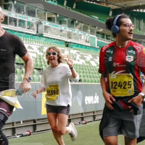 13.09.2026 - 21. swb-Marathon Bremen Michael Burmester http://msf.ph/oto/10436287 13.09.2026 10:26:10 Laufen im Stadion 10143, 10210, 10214, 10228, 10289, 10312, 10318, 10319, 10336, 10342, 10346, 10352, 10358, 10398, 10436, 10445, 10447, 10454, 10456, 10464, 10504, 10536, 10541, 10583, 10593, 10632, 10735, 10742, 10775, 10806, 10807, 10816, 10861, 10866, 10873, 10987, 10988, 10992, 11015, 11019, 11020, 11063, 11088, 11108, 11130, 11135, 11155, 11187, 11199, 11209, 11232, 11265, 11279, 11312, 11375, 11447, 11468, 11527, 11607, 11615, 11704, 11758, 11948, 12406, 12426 meine-sportfotos.de