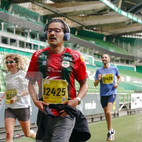 13.09.2026 - 21. swb-Marathon Bremen Michael Burmester http://msf.ph/oto/10436300 13.09.2026 10:26:11 Laufen im Stadion 10143, 10210, 10214, 10228, 10289, 10312, 10318, 10319, 10336, 10342, 10346, 10352, 10358, 10398, 10436, 10445, 10447, 10454, 10456, 10464, 10504, 10536, 10541, 10583, 10593, 10735, 10742, 10744, 10775, 10806, 10807, 10816, 10861, 10866, 10873, 10987, 10988, 10992, 11015, 11019, 11020, 11063, 11088, 11108, 11130, 11135, 11155, 11187, 11199, 11209, 11232, 11265, 11279, 11312, 11375, 11447, 11468, 11527, 11607, 11615, 11704, 11758, 11948, 12406, 12426 meine-sportfotos.de