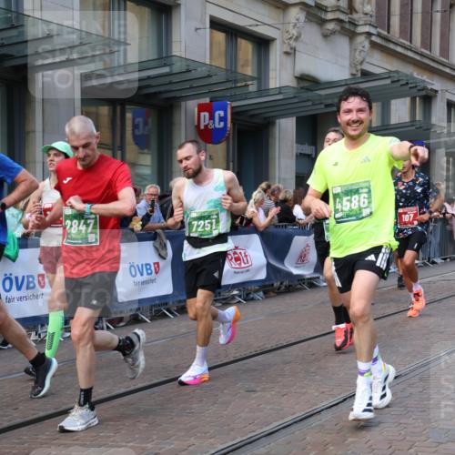13.09.2026 - 21. swb-Marathon Bremen Strokosch-Dieckow http://msf.ph/oto/10436480 13.09.2026 13:14:28 Ziel 199, 615, 616, 889, 1455, 1748, 2251, 2847, 2971, 2997, 3012, 3057, 3175, 3206, 3821, 3834, 4097, 4226, 4246, 4569, 4586, 4685, 4968, 5239, 5315, 5471, 5649, 5796, 5962, 6379, 6404, 6472, 6528, 7251, 7782, 8366, 8409, 9242, 9523, 9797, 10016, 13141, 107, 235, 376, 469, 1043, 1125, 1492, 1542, 1814, 1998, 2043, 2084, 2203, 2913, 2922, 3085, 3545, 3821, 4452, 4728, 5794, 5836, 5986, 6130, 6506, 7029, 7591, 7659, 8919, 9783 meine-sportfotos.de