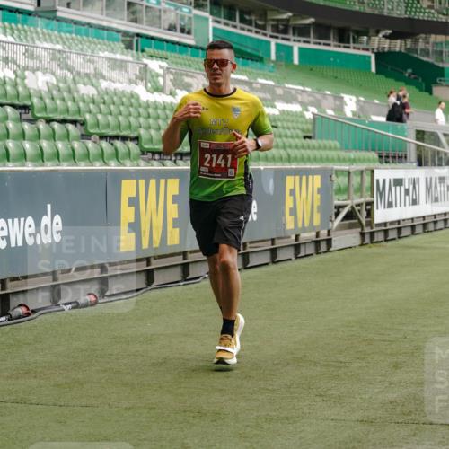 13.09.2026 - 21. swb-Marathon Bremen Michael Burmester http://msf.ph/oto/10436526 13.09.2026 12:39:06 Laufen im Stadion 277, 346, 807, 895, 901, 1118, 1248, 1320, 1323, 1472, 1508, 1576, 1587, 1604, 1717, 1751, 1758, 1795, 1800, 1852, 1911, 2049, 2099, 2141, 2352, 2670, 3080, 3606, 3744, 5160, 5163, 5912, 6112, 6630, 7650, 8077, 8081, 8467, 9399, 9522, 9617, 9630, 10034, 13080, 250, 272, 365, 850, 1089, 1288, 1550, 1875, 1993, 4232, 7692, 8075, 13033 meine-sportfotos.de