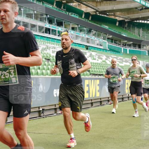 13.09.2026 - 21. swb-Marathon Bremen Michael Burmester http://msf.ph/oto/10436589 13.09.2026 13:05:46 Laufen im Stadion 109, 178, 217, 244, 287, 303, 323, 394, 430, 454, 536, 565, 578, 613, 647, 784, 891, 900, 1073, 1239, 1243, 1274, 1307, 1308, 1365, 1373, 1380, 1456, 1533, 1574, 1581, 1627, 1656, 1687, 1780, 1823, 1909, 1914, 1932, 1941, 2023, 2076, 2089, 2126, 2241, 2244, 2265, 2275, 2301, 2310, 2355, 2356, 2393, 2430, 2452, 2464, 2602, 2723, 2742, 2764, 2867, 2872, 2902, 2910, 2919, 2957, 2959, 2985, 3030, 3115, 3217, 3278, 3320, 3343, 3419, 3444, 3485, 3909 meine-sportfotos.de