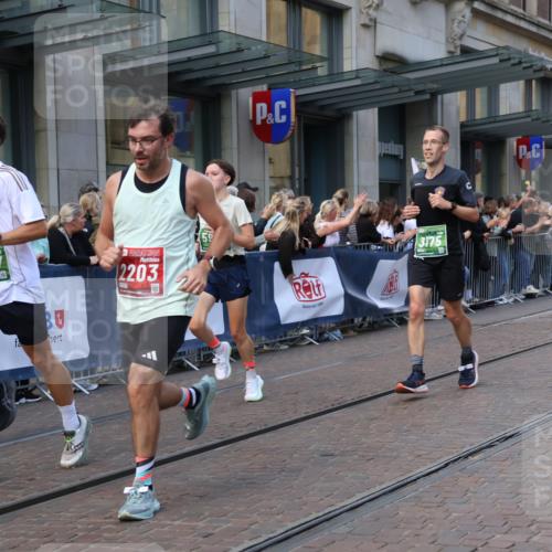 13.09.2026 - 21. swb-Marathon Bremen Strokosch-Dieckow http://msf.ph/oto/10436652 13.09.2026 13:14:31 Ziel 199, 615, 616, 889, 1455, 1510, 1748, 2251, 2383, 2847, 2971, 2997, 3012, 3057, 3175, 3206, 3504, 3717, 3834, 4097, 4226, 4246, 4569, 4586, 4968, 5239, 5298, 5315, 5471, 5649, 5796, 5962, 6379, 6404, 6472, 6528, 7251, 7782, 8238, 8366, 8409, 9242, 9523, 9797, 10016, 13141, 107, 235, 376, 469, 1043, 1125, 1492, 1542, 1814, 1998, 2043, 2084, 2203, 2913, 2922, 3085, 3545, 3821, 4452, 4685, 4728, 5794, 5836, 5986, 6130, 6506, 7591, 7659, 8919, 9783 meine-sportfotos.de