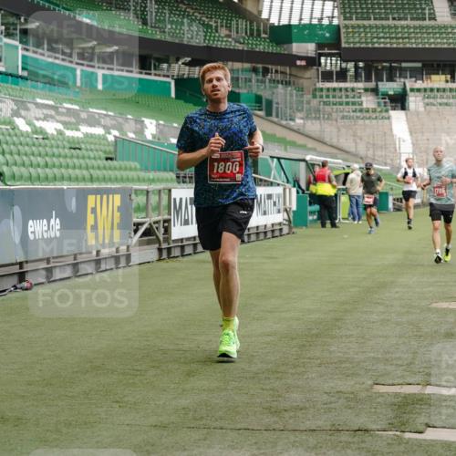 13.09.2026 - 21. swb-Marathon Bremen Michael Burmester http://msf.ph/oto/10436749 13.09.2026 12:39:19 Laufen im Stadion 277, 346, 453, 807, 895, 901, 1118, 1248, 1320, 1323, 1379, 1472, 1508, 1540, 1576, 1587, 1604, 1717, 1751, 1758, 1795, 1800, 1852, 1911, 2049, 2099, 2141, 2352, 2670, 3080, 3606, 3744, 5160, 5163, 5912, 6112, 6630, 7118, 7650, 8077, 8467, 9399, 9522, 9617, 9630, 10034, 13080, 365, 850, 1288, 1550, 1875, 1993, 4232, 7692, 7768, 8075, 13033 meine-sportfotos.de