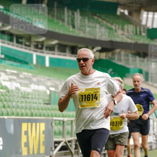 13.09.2026 - 21. swb-Marathon Bremen Michael Burmester http://msf.ph/oto/10436753 13.09.2026 10:26:24 Laufen im Stadion 10096, 10143, 10172, 10210, 10214, 10228, 10231, 10289, 10312, 10318, 10319, 10336, 10342, 10346, 10352, 10358, 10398, 10436, 10445, 10447, 10454, 10456, 10464, 10489, 10504, 10514, 10536, 10541, 10583, 10628, 10638, 10735, 10742, 10744, 10806, 10807, 10816, 10861, 10866, 10873, 10956, 10987, 10988, 10992, 11015, 11019, 11020, 11063, 11088, 11108, 11130, 11135, 11155, 11187, 11193, 11199, 11209, 11232, 11279, 11312, 11447, 11468, 11615, 11758, 11948 meine-sportfotos.de