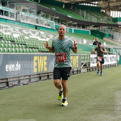 13.09.2026 - 21. swb-Marathon Bremen Michael Burmester http://msf.ph/oto/10436865 13.09.2026 12:39:26 Laufen im Stadion 277, 346, 453, 807, 895, 901, 1118, 1248, 1320, 1323, 1379, 1472, 1508, 1540, 1576, 1587, 1717, 1751, 1758, 1795, 1800, 1852, 1911, 2049, 2099, 2141, 2352, 2670, 3080, 3606, 3744, 5160, 5163, 5912, 6112, 6630, 7118, 7650, 8077, 8467, 9399, 9522, 9617, 9630, 10034, 13080, 365, 850, 1288, 1485, 1550, 1875, 1993, 4232, 7692, 7768, 8075, 13033 meine-sportfotos.de