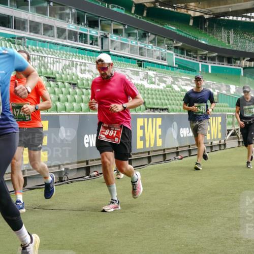 13.09.2026 - 21. swb-Marathon Bremen Michael Burmester http://msf.ph/oto/10436876 13.09.2026 13:05:50 Laufen im Stadion 109, 178, 217, 244, 287, 303, 323, 394, 430, 454, 536, 565, 578, 613, 647, 784, 891, 900, 1073, 1205, 1239, 1243, 1274, 1307, 1308, 1365, 1373, 1380, 1456, 1533, 1574, 1581, 1627, 1656, 1687, 1780, 1823, 1848, 1909, 1914, 1932, 1941, 2023, 2076, 2089, 2126, 2241, 2244, 2265, 2275, 2301, 2310, 2355, 2356, 2393, 2430, 2452, 2464, 2602, 2723, 2742, 2764, 2867, 2872, 2902, 2910, 2919, 2957, 2959, 2985, 3030, 3115, 3217, 3278, 3320, 3343, 3419, 3444, 3485, 3909 meine-sportfotos.de