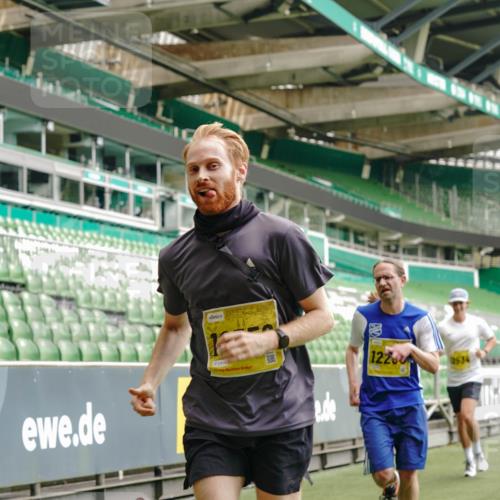 13.09.2026 - 21. swb-Marathon Bremen Michael Burmester http://msf.ph/oto/10436982 13.09.2026 10:26:30 Laufen im Stadion 10096, 10143, 10172, 10210, 10214, 10228, 10231, 10289, 10312, 10318, 10319, 10336, 10342, 10346, 10352, 10398, 10436, 10445, 10447, 10454, 10464, 10489, 10504, 10514, 10536, 10541, 10583, 10628, 10638, 10735, 10742, 10744, 10806, 10807, 10861, 10866, 10873, 10956, 10987, 10988, 10992, 11015, 11019, 11020, 11060, 11063, 11088, 11108, 11110, 11130, 11135, 11155, 11187, 11193, 11199, 11209, 11232, 11279, 11312, 11447, 11615 meine-sportfotos.de