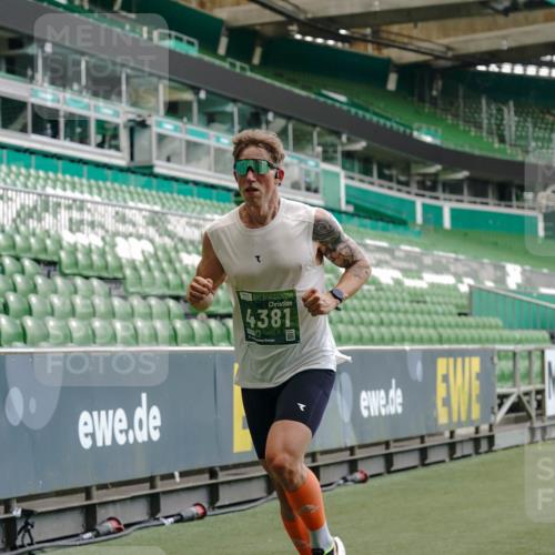 13.09.2026 - 21. swb-Marathon Bremen Michael Burmester http://msf.ph/oto/10437260 13.09.2026 12:39:44 Laufen im Stadion 277, 453, 807, 862, 901, 1248, 1320, 1323, 1379, 1472, 1508, 1540, 1576, 1587, 1717, 1751, 1758, 1795, 1800, 1852, 1901, 1911, 1950, 2049, 2099, 2352, 3080, 3606, 3744, 4381, 5160, 5163, 5912, 6112, 6630, 7118, 7671, 8467, 9399, 9630, 10034, 13080, 13224, 365, 850, 1288, 1485, 1550, 1583, 1875, 1993, 2073, 3617, 4232, 7244, 7692, 7768, 8075, 8729, 13033 meine-sportfotos.de