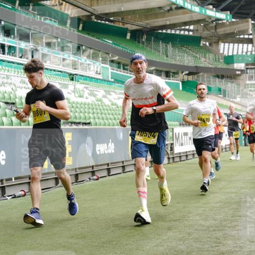 13.09.2026 - 21. swb-Marathon Bremen Michael Burmester http://msf.ph/oto/10437353 13.09.2026 10:26:38 Laufen im Stadion 10096, 10142, 10143, 10172, 10210, 10214, 10228, 10231, 10269, 10289, 10310, 10312, 10318, 10319, 10342, 10346, 10352, 10398, 10436, 10445, 10447, 10454, 10464, 10489, 10504, 10514, 10536, 10541, 10566, 10583, 10628, 10638, 10735, 10742, 10744, 10806, 10807, 10861, 10866, 10873, 10897, 10898, 10956, 10987, 10988, 10992, 11015, 11019, 11020, 11060, 11063, 11088, 11108, 11110, 11130, 11135, 11155, 11187, 11193, 11199, 11209, 11232, 11279, 11312, 11447 meine-sportfotos.de