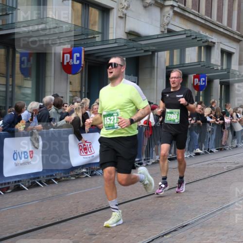 13.09.2026 - 21. swb-Marathon Bremen Strokosch-Dieckow http://msf.ph/oto/10437497 13.09.2026 13:14:49 Ziel 1510, 1664, 2383, 3357, 3504, 3717, 3743, 4111, 4382, 4992, 5003, 5149, 5294, 5298, 5385, 5417, 5471, 5796, 6351, 6379, 6521, 6528, 6717, 6773, 6902, 7190, 7432, 7497, 7515, 7717, 7730, 8238, 9253, 9338, 9363, 9483, 9797, 13137, 13139, 199, 376, 615, 616, 889, 1043, 1455, 1492, 1748, 1814, 2251, 2847, 2971, 2997, 3012, 3057, 3085, 3175, 3206, 3821, 3834, 4097, 4226, 4246, 4569, 4586, 4685, 4968, 5239, 5315, 5649, 5794, 5796, 5962, 6404, 6472, 6506, 9523, 13141 meine-sportfotos.de