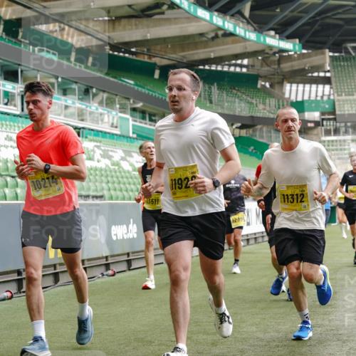 13.09.2026 - 21. swb-Marathon Bremen Michael Burmester http://msf.ph/oto/10437539 13.09.2026 10:26:40 Laufen im Stadion 10096, 10142, 10143, 10172, 10210, 10214, 10228, 10231, 10269, 10289, 10310, 10312, 10318, 10319, 10342, 10346, 10352, 10398, 10436, 10445, 10447, 10454, 10464, 10489, 10504, 10514, 10536, 10541, 10566, 10583, 10628, 10638, 10735, 10742, 10744, 10806, 10807, 10866, 10873, 10897, 10898, 10956, 10987, 10988, 10992, 11015, 11019, 11020, 11060, 11063, 11088, 11108, 11110, 11130, 11135, 11148, 11155, 11187, 11193, 11199, 11209, 11232, 11279, 11312, 11447 meine-sportfotos.de