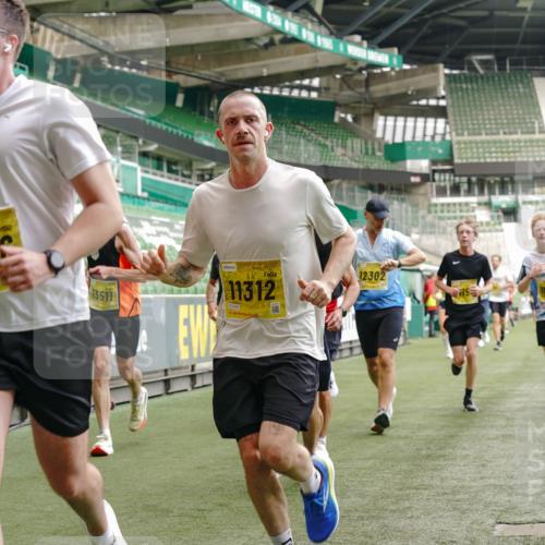 13.09.2026 - 21. swb-Marathon Bremen Michael Burmester http://msf.ph/oto/10437581 13.09.2026 10:26:41 Laufen im Stadion 10096, 10142, 10143, 10172, 10210, 10214, 10228, 10231, 10269, 10289, 10310, 10312, 10318, 10319, 10342, 10346, 10352, 10398, 10436, 10445, 10447, 10454, 10464, 10489, 10504, 10514, 10536, 10541, 10566, 10583, 10628, 10638, 10735, 10742, 10744, 10806, 10807, 10866, 10873, 10897, 10898, 10956, 10987, 10988, 10992, 11015, 11019, 11020, 11060, 11063, 11088, 11108, 11110, 11130, 11135, 11148, 11155, 11187, 11193, 11199, 11209, 11232, 11279, 11312, 11447 meine-sportfotos.de