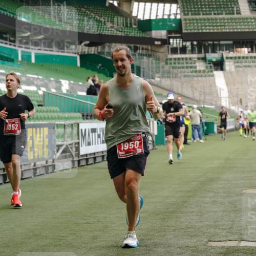 13.09.2026 - 21. swb-Marathon Bremen Michael Burmester http://msf.ph/oto/10437816 13.09.2026 12:40:17 Laufen im Stadion 126, 371, 453, 603, 640, 650, 671, 735, 744, 807, 862, 912, 1136, 1248, 1336, 1379, 1381, 1472, 1508, 1540, 1571, 1576, 1614, 1717, 1751, 1758, 1795, 1800, 1852, 1860, 1901, 1930, 1950, 2049, 2099, 3744, 4381, 4936, 5163, 5912, 6201, 6630, 7118, 7671, 8467, 9329, 9630, 10034, 13080, 13224, 365, 466, 658, 850, 1090, 1288, 1385, 1485, 1583, 1754, 1993, 2073, 2585, 3617, 7244, 7692, 7768, 8075, 8729, 13033 meine-sportfotos.de