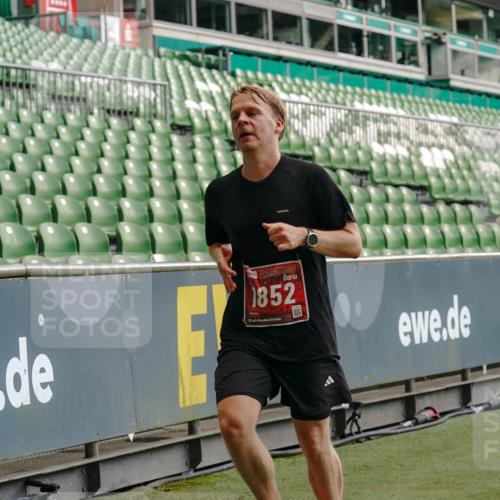 13.09.2026 - 21. swb-Marathon Bremen Michael Burmester http://msf.ph/oto/10437835 13.09.2026 12:40:19 Laufen im Stadion 126, 371, 453, 603, 640, 650, 671, 735, 744, 807, 862, 912, 957, 1136, 1336, 1379, 1381, 1508, 1540, 1571, 1576, 1614, 1717, 1751, 1758, 1795, 1800, 1852, 1860, 1901, 1930, 1950, 2049, 2099, 3744, 4381, 4936, 5163, 5912, 6201, 6630, 7118, 7671, 8467, 9329, 9630, 10034, 13080, 13224, 365, 466, 658, 850, 1090, 1288, 1385, 1485, 1583, 1754, 1993, 2073, 2585, 3617, 7244, 7692, 7768, 8075, 8729, 13033 meine-sportfotos.de