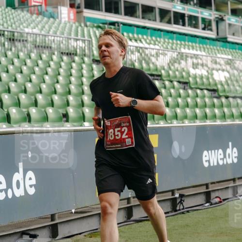 13.09.2026 - 21. swb-Marathon Bremen Michael Burmester http://msf.ph/oto/10437847 13.09.2026 12:40:19 Laufen im Stadion 126, 371, 453, 603, 640, 650, 671, 735, 744, 807, 862, 912, 957, 1136, 1336, 1379, 1381, 1508, 1540, 1571, 1576, 1614, 1717, 1751, 1758, 1795, 1800, 1852, 1860, 1901, 1930, 1950, 2049, 2099, 3744, 4381, 4936, 5163, 5912, 6201, 6630, 7118, 7671, 8467, 9329, 9630, 10034, 13080, 13224, 365, 466, 658, 850, 1090, 1288, 1385, 1485, 1583, 1754, 1993, 2073, 2585, 3617, 7244, 7692, 7768, 8075, 8729, 13033 meine-sportfotos.de